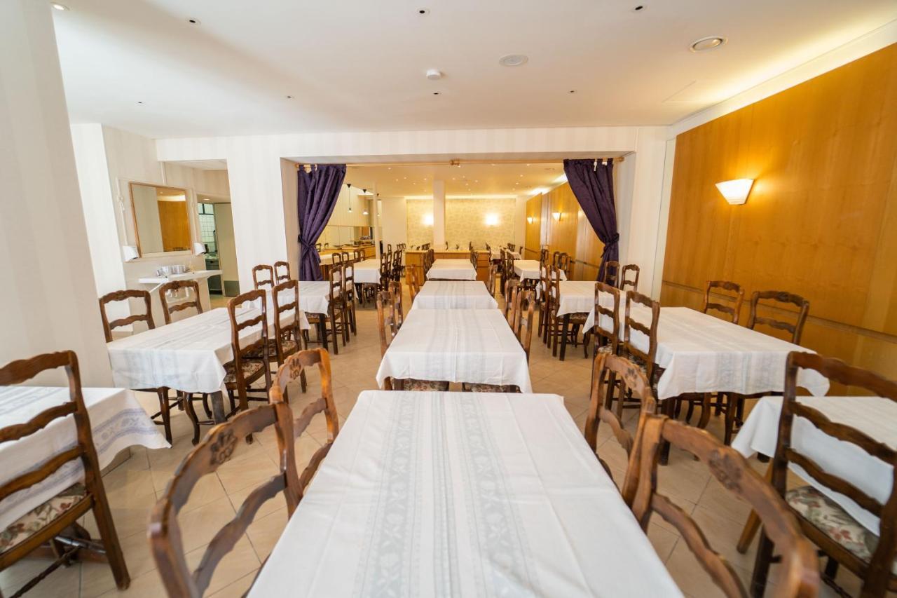 Celine Hotel Le Miridan Plombieres-les-Bains Bagian luar foto